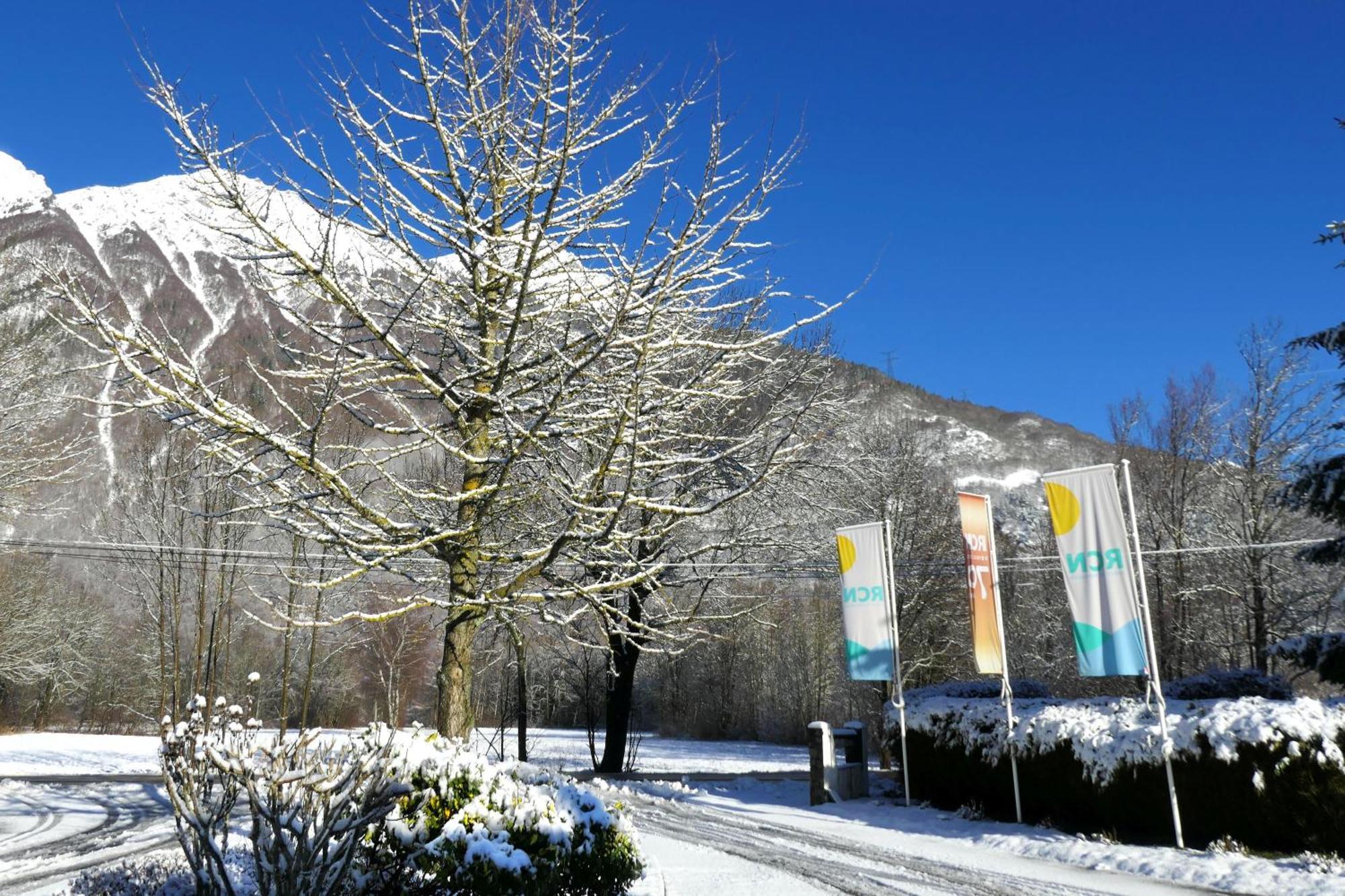 Camping Rcn Belledonne Le Bourg-dʼOisans Eksteriør billede