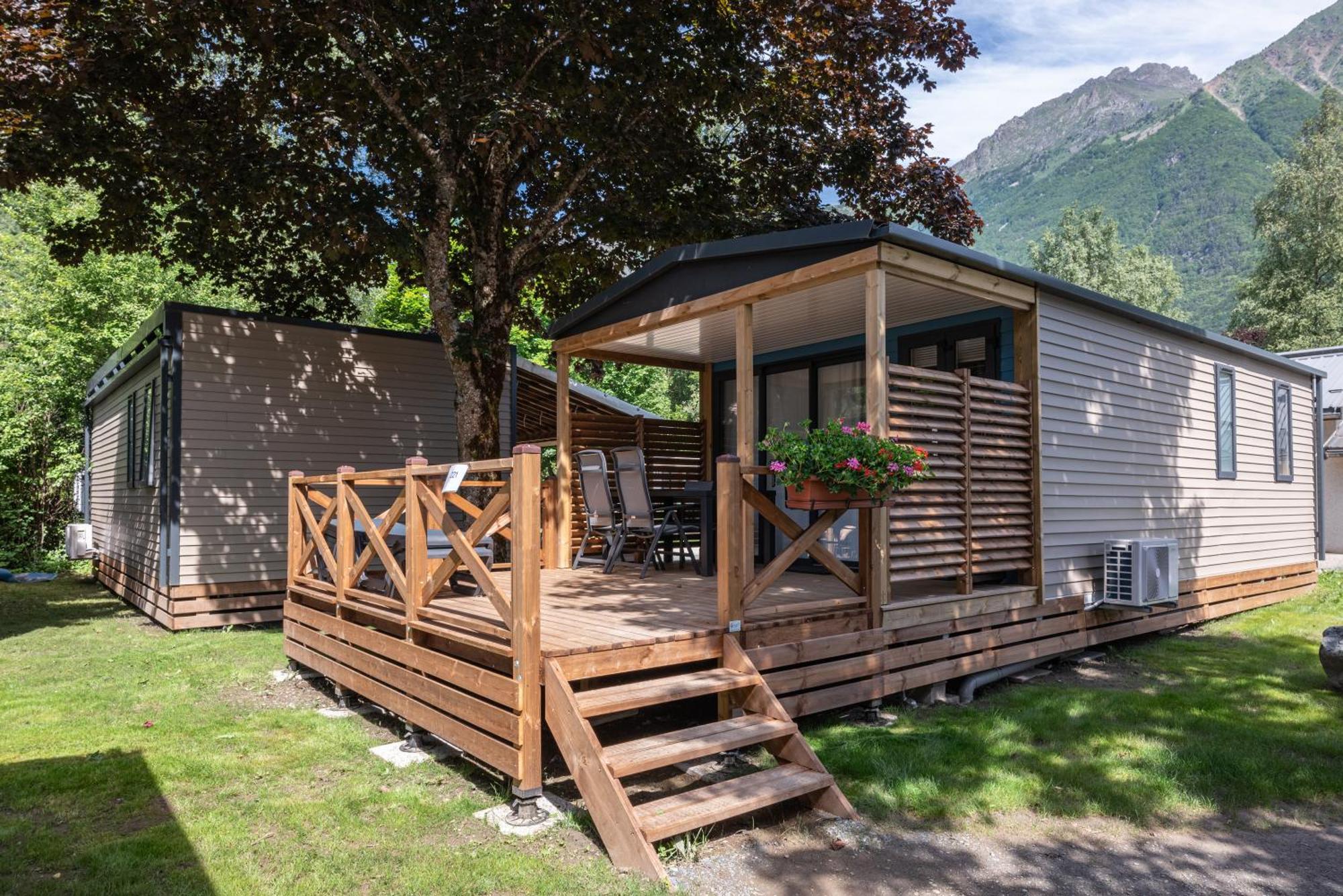 Camping Rcn Belledonne Le Bourg-dʼOisans Eksteriør billede
