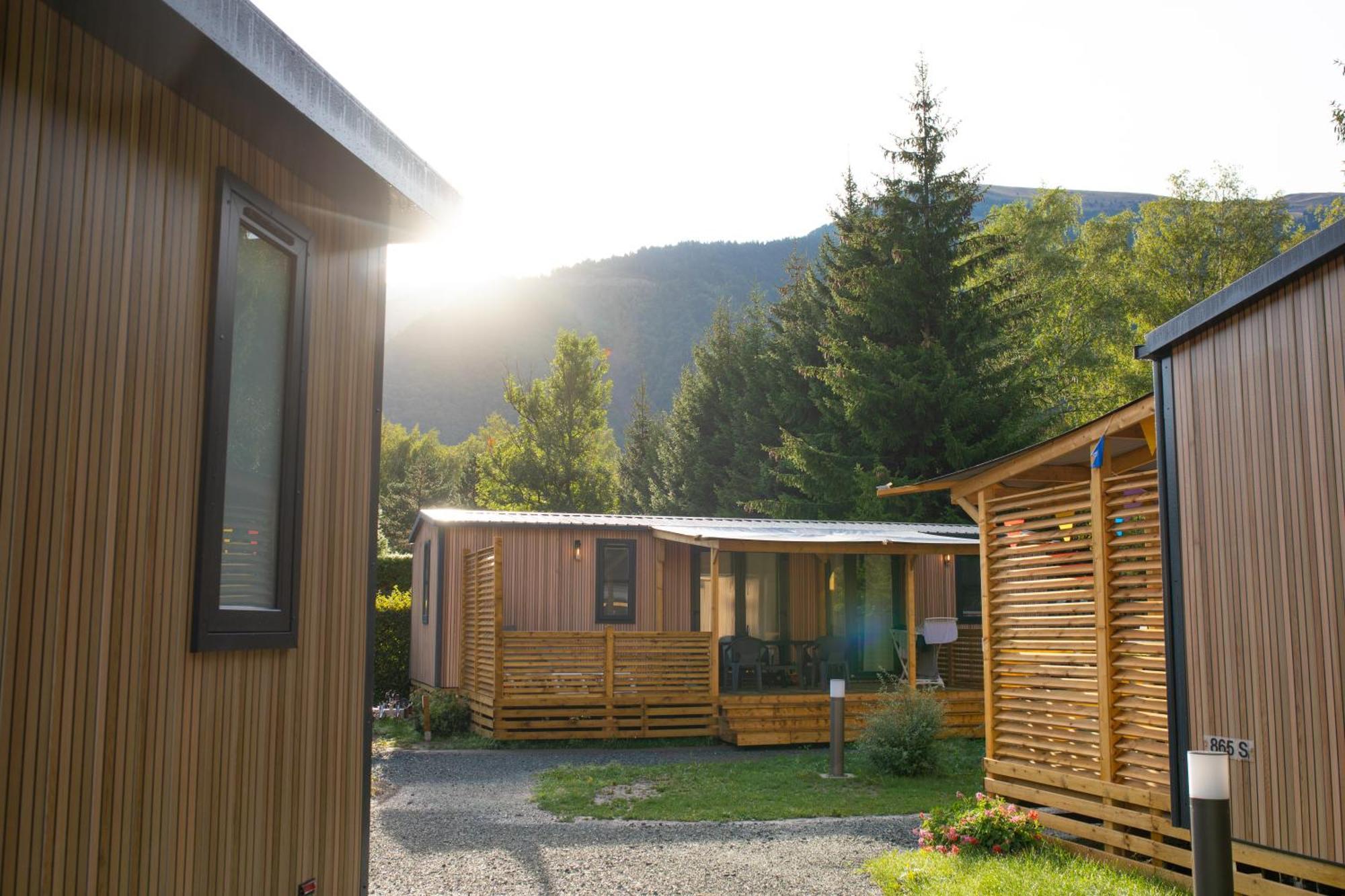 Camping Rcn Belledonne Le Bourg-dʼOisans Eksteriør billede