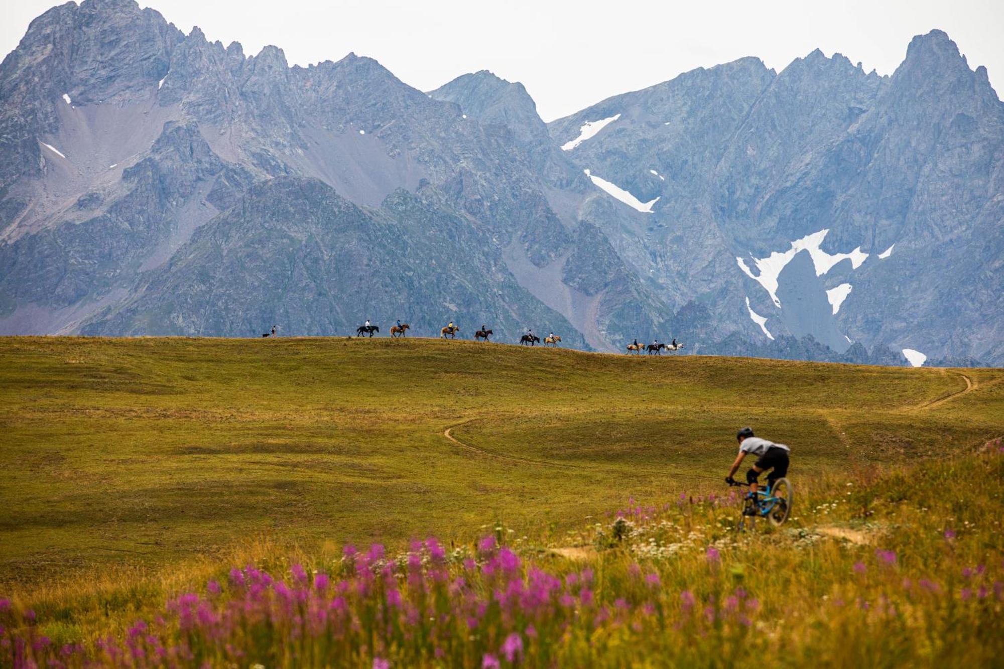 Camping Rcn Belledonne Le Bourg-dʼOisans Eksteriør billede